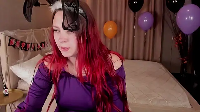 Monica  Queen online show from 10-31-25, 05:30