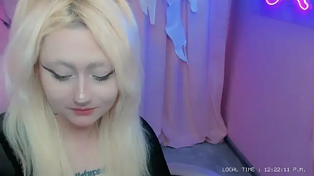 JuliaSharkk online show from 10-28-25, 10:23