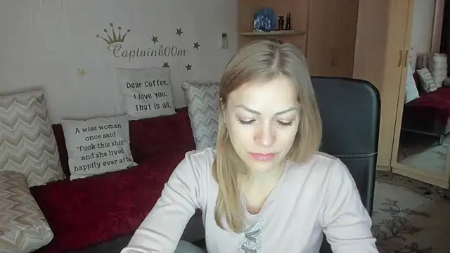 Tiffany Bates online show from 09-30-25, 03:33