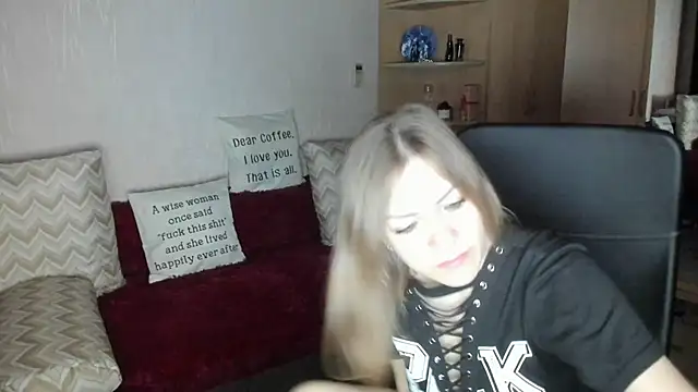 Tiffany Bates online show from 01-14-26, 03:23