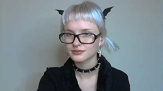 Snapshot of Paradoxy_ chatting on 10-23-25, 07:45 Paradoxy online show from 10-23-25, 07:45