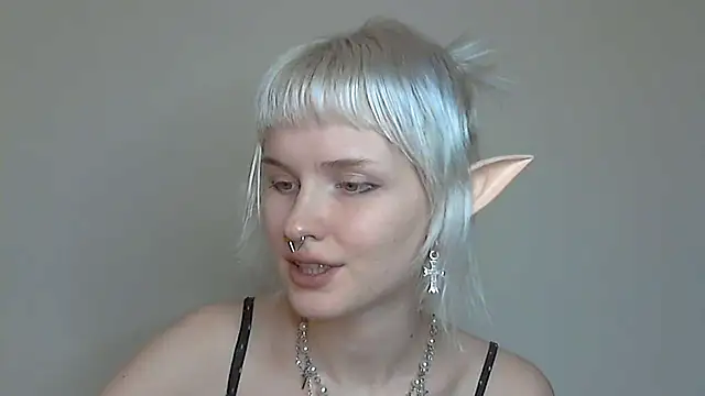 Snapshot of Paradoxy_ chatting on 10-27-25, 06:56 Paradoxy online show from 10-27-25, 06:56