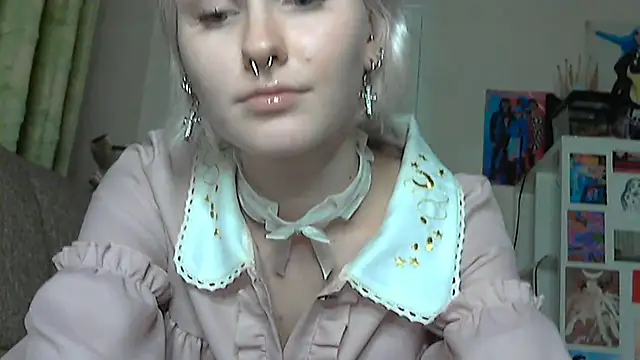 Snapshot of Paradoxy_ chatting on 12-04-25, 09:12 Paradoxy online show from 12-04-25, 09:12