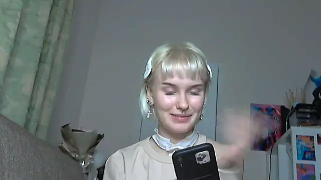 Snapshot of Paradoxy_ chatting on 12-15-25, 08:13 Paradoxy online show from 12-15-25, 08:13