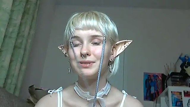 Snapshot of Paradoxy_ chatting on 12-19-25, 09:11 Paradoxy online show from 12-19-25, 09:11