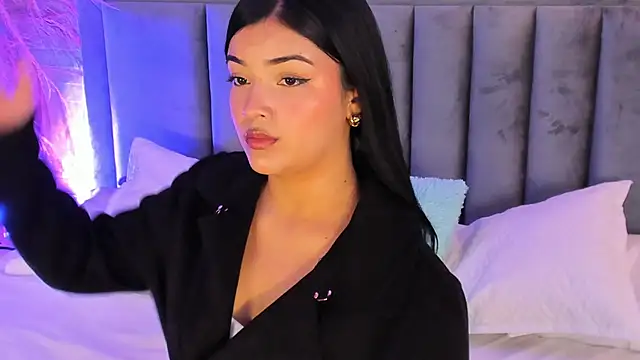 EmmaBlossom online show from 11-14-25, 07:45