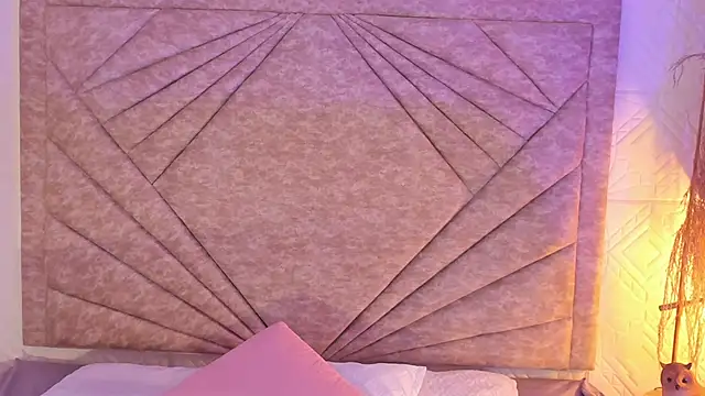 EmmaBlossom online show from 12-15-25, 12:31