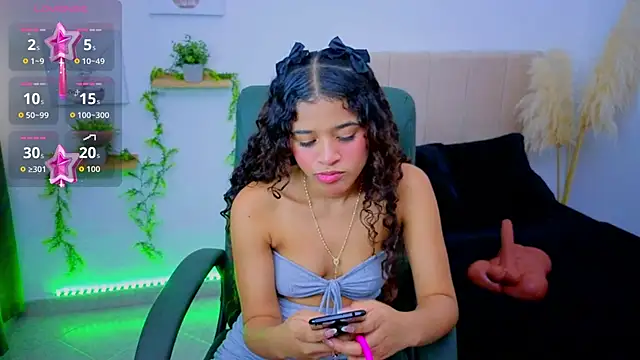 pequitasmedusa9 online show from 11-12-25, 07:57