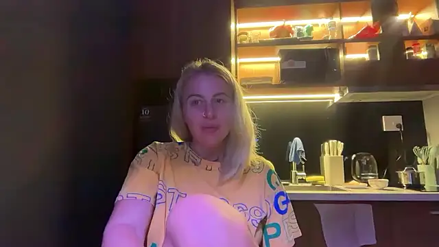 Snapshot of Miravynn chatting on 02-20-26, 04:51 Miravynn online show from 02-20-26, 04:51