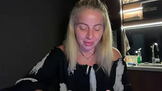 Snapshot of Miravynn chatting on 02-24-26, 05:22 Miravynn online show from 02-24-26, 05:22