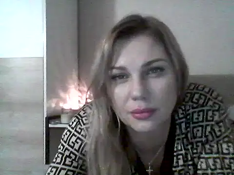 Snapshot of Moniraya chatting on 11-18-25, 04:11 Moniraya online show from 11-18-25, 04:11