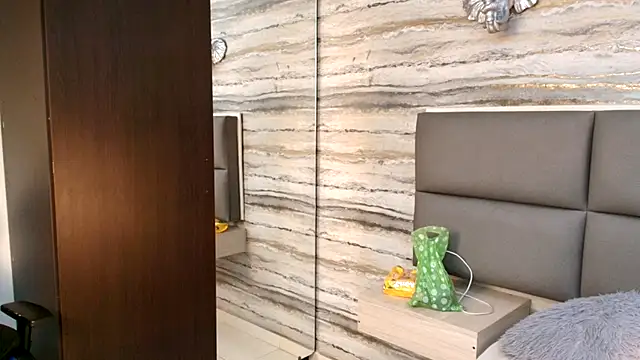 Lovers 21 online show from 11-28-25, 03:53