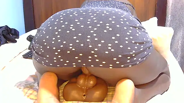 Snapshot of SpiceySnack chatting on 02-20-26, 06:26 SpiceySnack online show from 02-20-26, 06:26