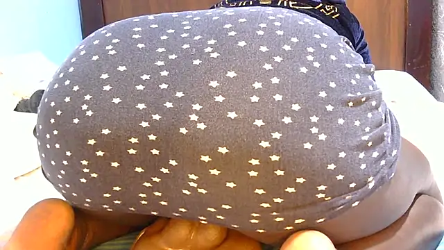 Snapshot of SpiceySnack chatting on 03-04-26, 05:41 SpiceySnack online show from 03-04-26, 05:41