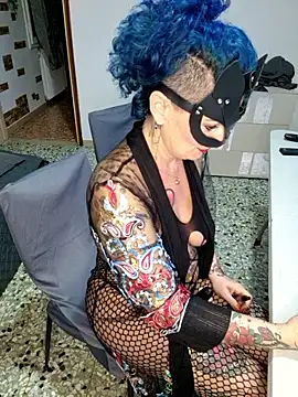 Snapshot of candymaxxx chatting on 10-18-25, 06:19 candymaxxx online show from 10-18-25, 06:19