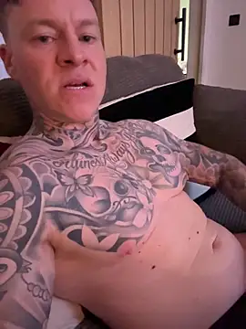 Snapshot of TeasySam chatting on 04-04-26, 01:37 TeasySam online show from 04-04-26, 01:37