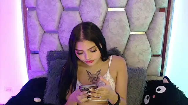 Snapshot of AnalyMilles chatting on 03-19-26, 02:48 AnalyMilles online show from 03-19-26, 02:48