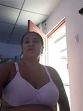 Snapshot of MEYBELLATINA chatting on 05-14-26, 09:54 MEYBELLATINA online show from 05-14-26, 09:54