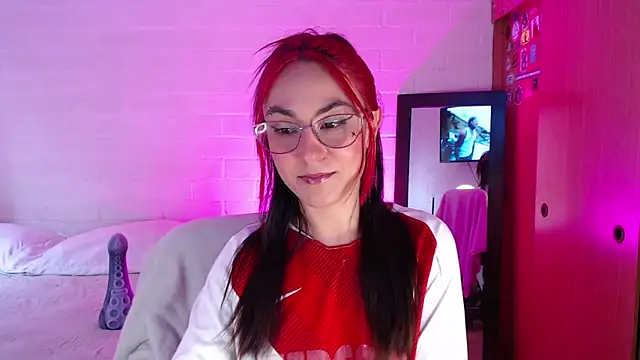 Snapshot of Amy66 chatting on 12-16-25, 05:18 Amy66 online show from 12-16-25, 05:18