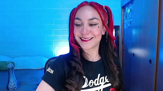 Snapshot of Amy66 chatting on 03-25-26, 05:13 Amy66 online show from 03-25-26, 05:13