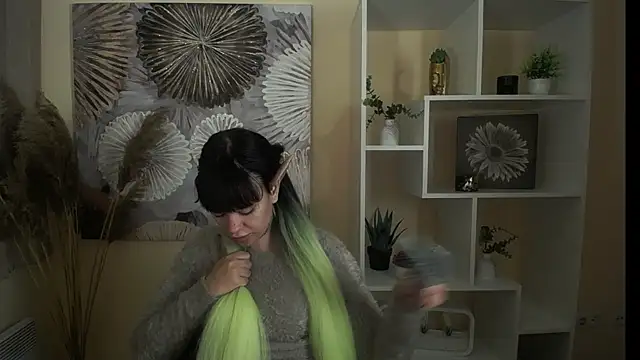Snapshot of Dream_Caster_ chatting on 10-05-25, 12:36 Dream Caster online show from 10-05-25, 12:36