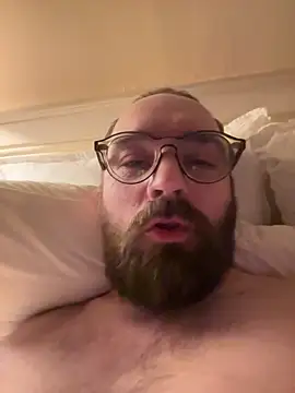 Snapshot of straight2fucked chatting on 03-16-26, 12:17 straight2fucked online show from 03-16-26, 12:17