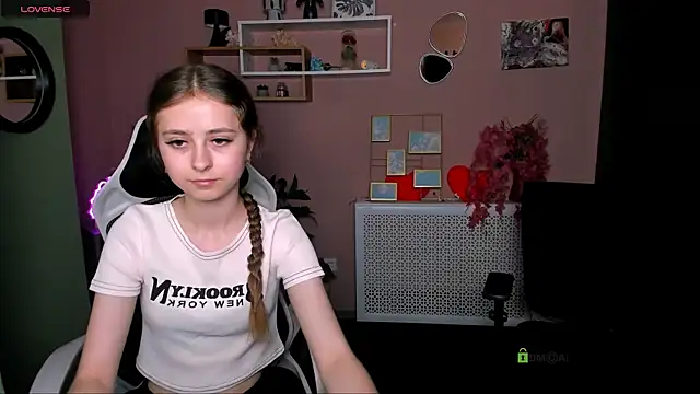 rebecca smile online show from 06-10-26, 12:37