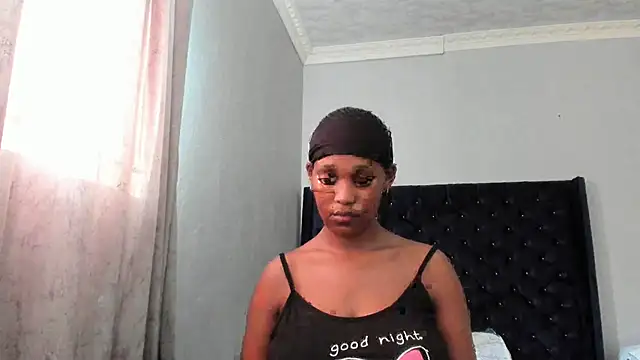 Snapshot of ConnieSmall24 chatting on 07-12-26, 01:35 ConnieSmall24 online show from 07-12-26, 01:35