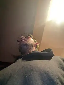 Snapshot of ThrowedWorldWide chatting on 11-16-25, 01:33 ThrowedWorldWide online show from 11-16-25, 01:33