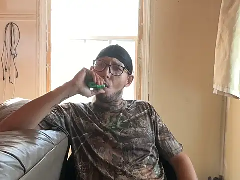 ThrowedWorldWide online show from 12-20-25, 04:14