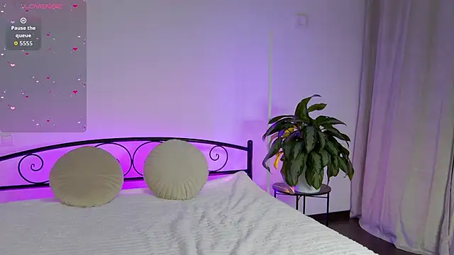 Snapshot of KariDollar chatting on 12-03-25, 06:43 KariDollar online show from 12-03-25, 06:43