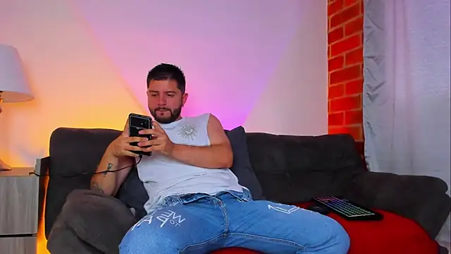 TomSloam online show from 10-17-25, 02:08