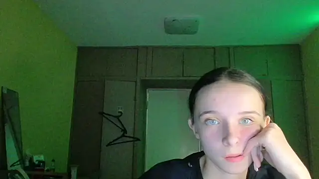 Emilia Light online show from 10-11-25, 05:11