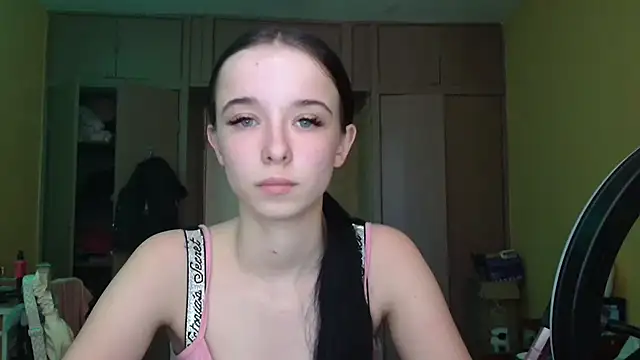 Emilia Light online show from 04-19-26, 08:13