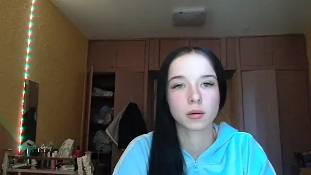 Emilia Light online show from 04-29-26, 08:07