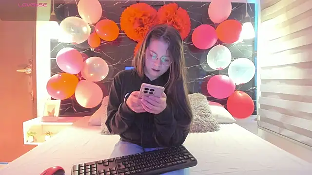 ZOE LE online show from 02-18-26, 12:01