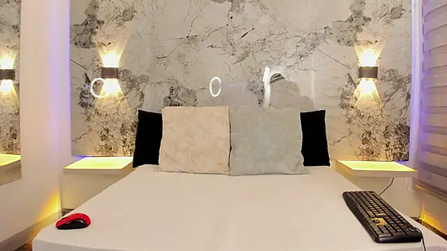 ZOE LE online show from 04-13-26, 09:04