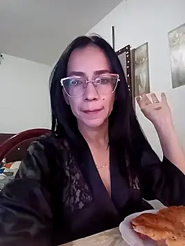 Snapshot of YaraDuartee chatting on 10-15-25, 12:55 YaraDuartee online show from 10-15-25, 12:55