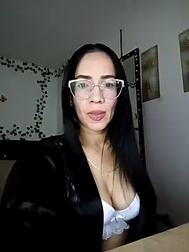 Snapshot of YaraDuartee chatting on 10-23-25, 10:08 YaraDuartee online show from 10-23-25, 10:08