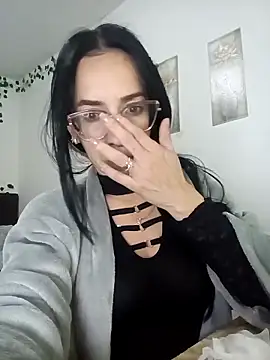 Snapshot of YaraDuartee chatting on 11-27-25, 11:29 YaraDuartee online show from 11-27-25, 11:29