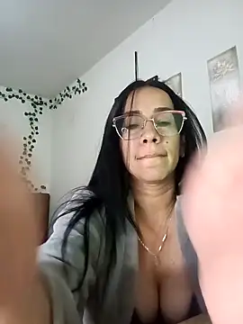 Snapshot of YaraDuartee chatting on 12-01-25, 01:32 YaraDuartee online show from 12-01-25, 01:32