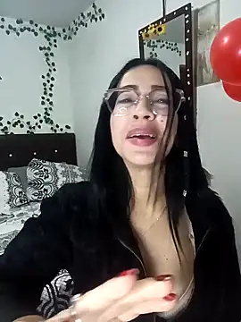 Snapshot of YaraDuartee chatting on 02-19-26, 01:23 YaraDuartee online show from 02-19-26, 01:23