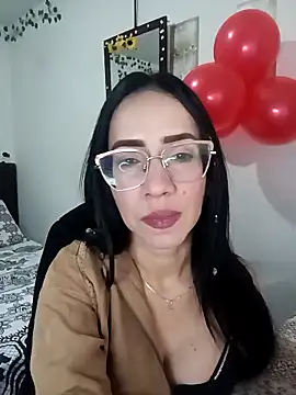 Snapshot of YaraDuartee chatting on 02-20-26, 01:13 YaraDuartee online show from 02-20-26, 01:13