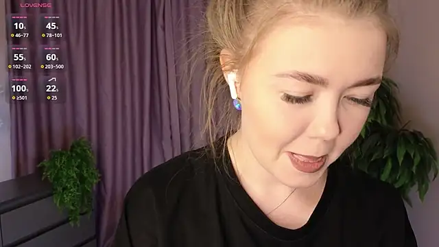 Snapshot of TwixieGuo chatting on 11-26-25, 10:49 TwixieGuo online show from 11-26-25, 10:49