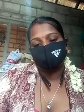 Snapshot of Tamil_Hot_Sandy chatting on 10-15-25, 04:56 Tamil Hot Sandy online show from 10-15-25, 04:56