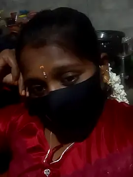 Snapshot of Tamil_Hot_Sandy chatting on 11-05-25, 04:07 Tamil Hot Sandy online show from 11-05-25, 04:07