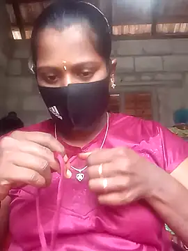 Snapshot of Tamil_Hot_Sandy chatting on 11-06-25, 05:30 Tamil Hot Sandy online show from 11-06-25, 05:30