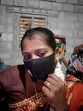 Snapshot of Tamil_Hot_Sandy chatting on 11-17-25, 03:18 Tamil Hot Sandy online show from 11-17-25, 03:18