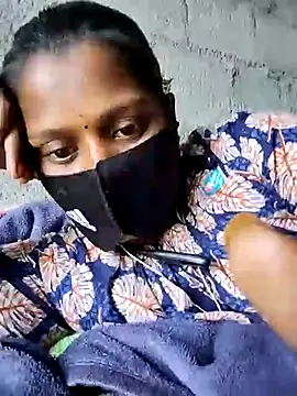 Snapshot of Tamil_Hot_Sandy chatting on 12-04-25, 04:44 Tamil Hot Sandy online show from 12-04-25, 04:44