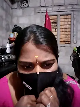 Snapshot of Tamil_Hot_Sandy chatting on 12-17-25, 03:51 Tamil Hot Sandy online show from 12-17-25, 03:51